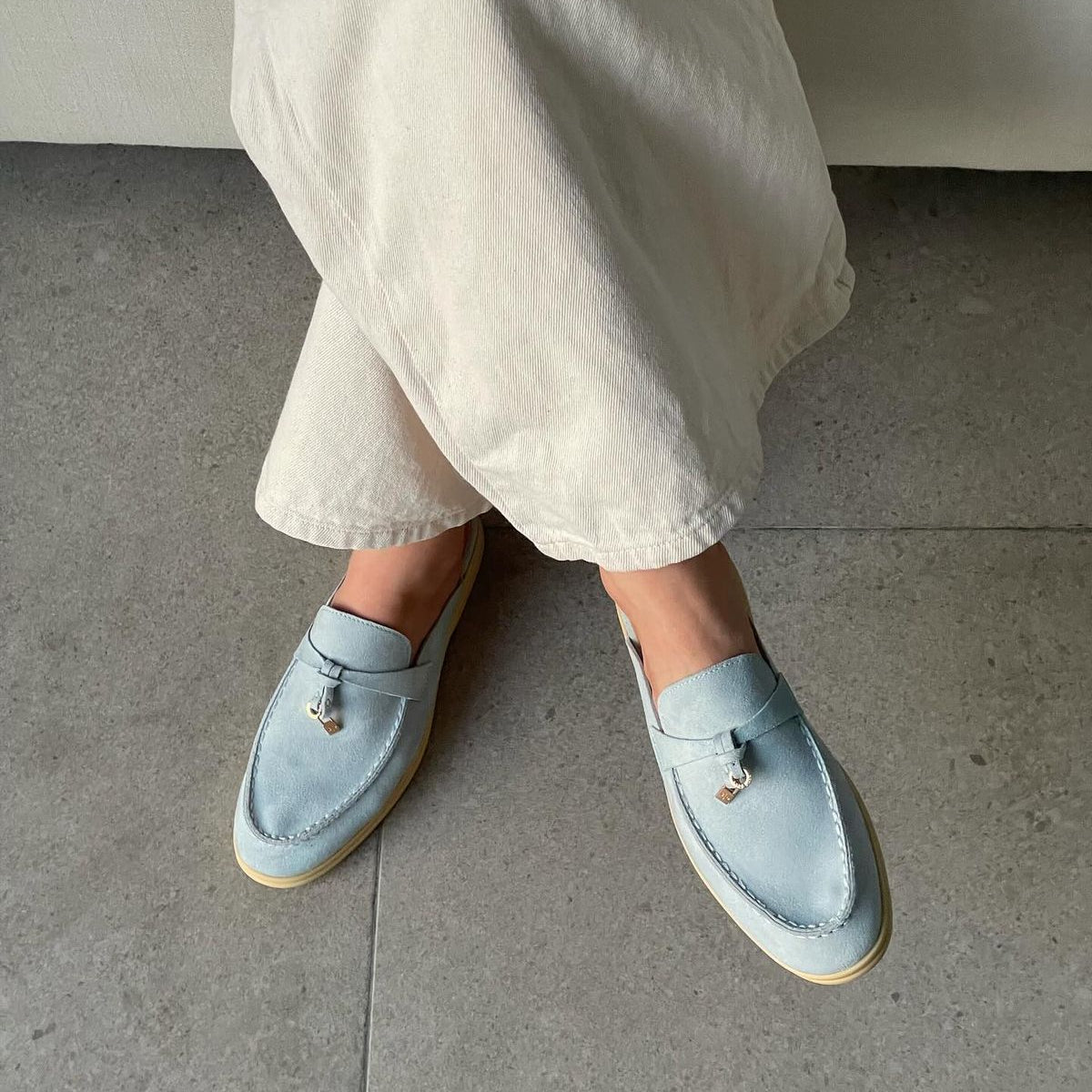 Suede Capri Charm Loafers – Lichtblauw